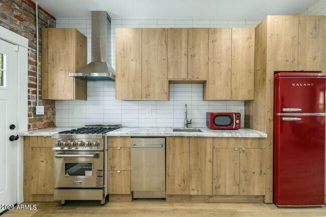 Building Photo - 912 E Roosevelt St