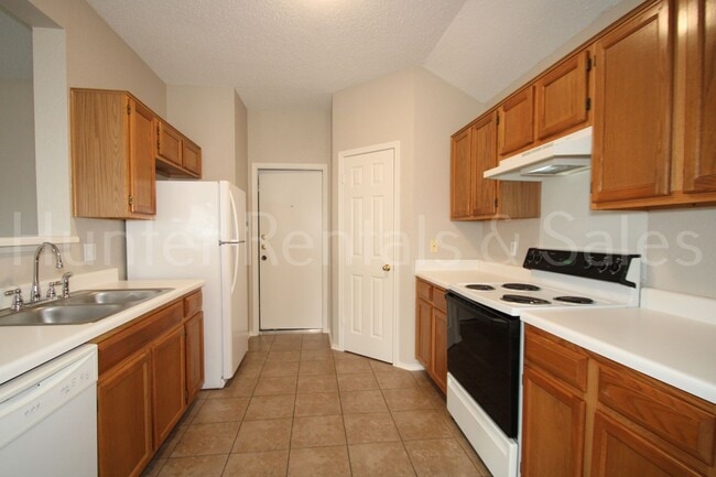 Building Photo - Close to Schools off of Chantz Drive!