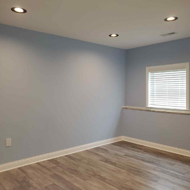 Building Photo - 449 Poplar St