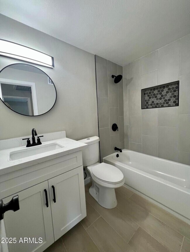 Building Photo - 3839 E Friess Dr