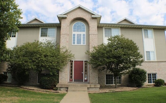Building Photo - $1,095 | 2 Bedroom, 1 Bathroom 1st Floor C...