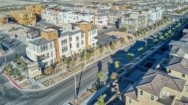 Building Photo - 639 Grey Saker St