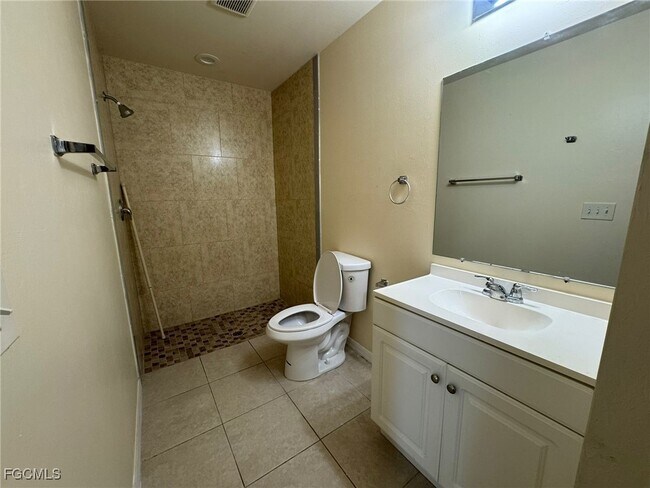 Building Photo - 409 Nicholas Pkwy W