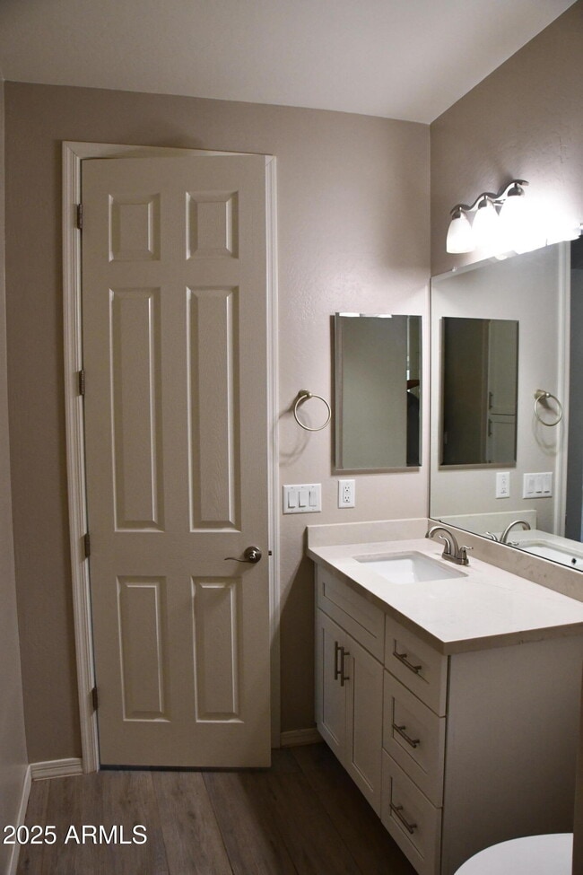 Building Photo - 2362 W Sierra Vista Dr