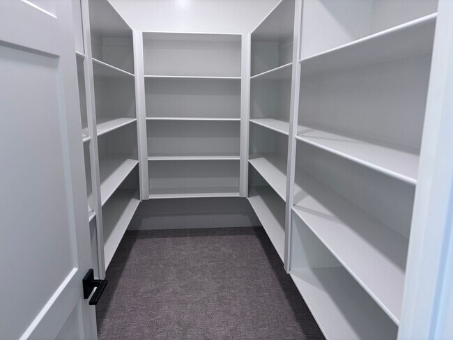 Building Photo - Beautiful 5 bed 4 bath home in Desert Canyon