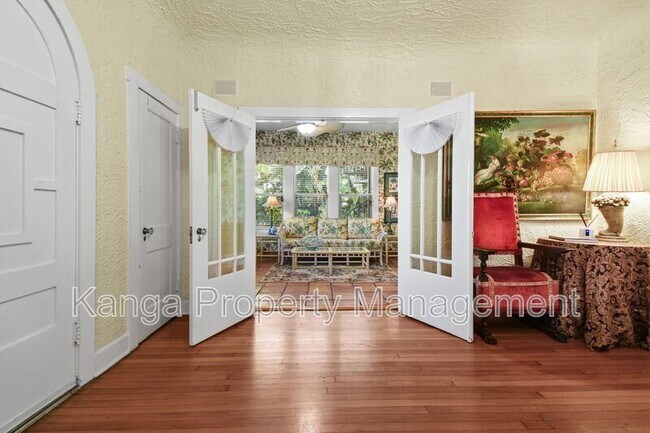 Building Photo - 194 Almeria Rd