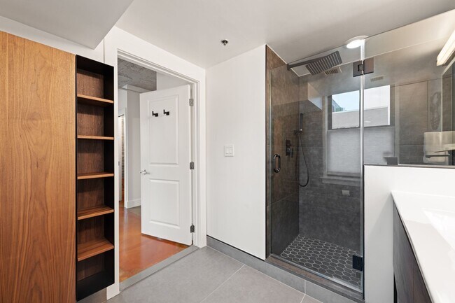 Building Photo - Fully Furnished Designer Loft with Parking & Monument Views!