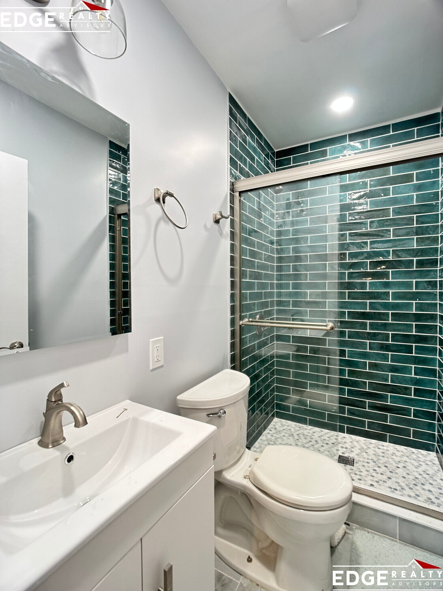 Building Photo - 162 Lake Shore Rd