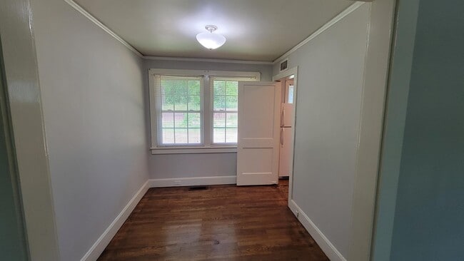 Building Photo - 307 Jennings Ave