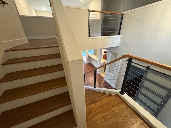 Building Photo - Spacious 4 Bedroom Spring Isle Home AVAILA...