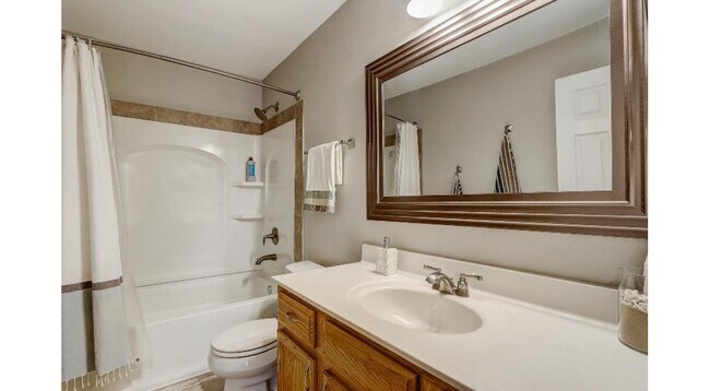 Full bath - 157 Linden Ln