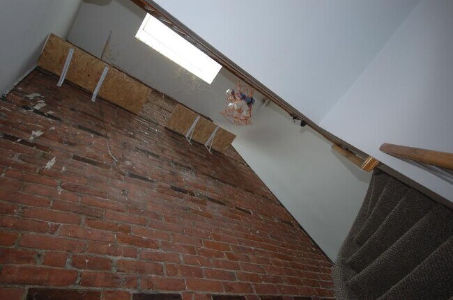 Building Photo - 168 Northampton St