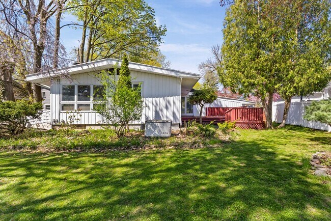 Building Photo - 130 Brooklawn Dr