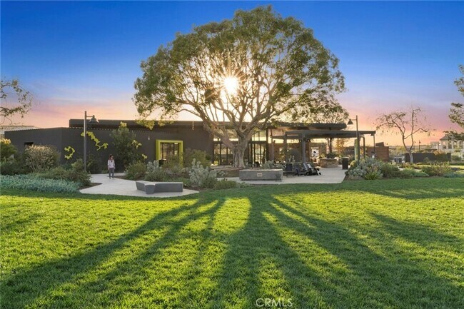 Building Photo - 157 Novel