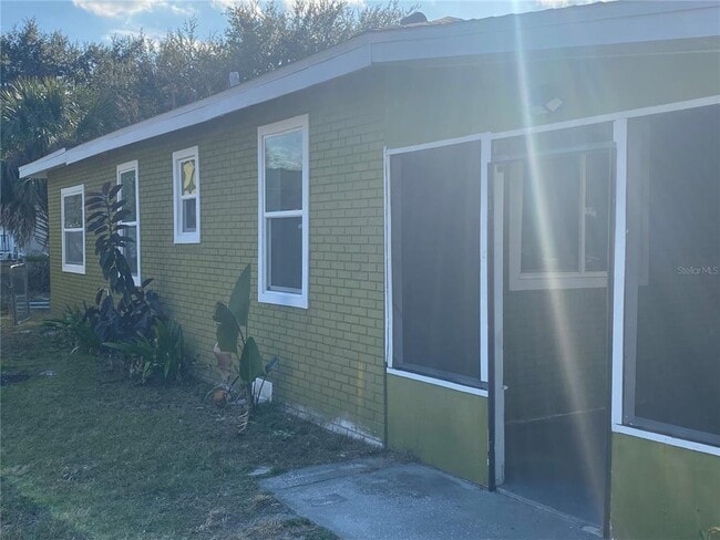 Building Photo - 2302 Cochran St