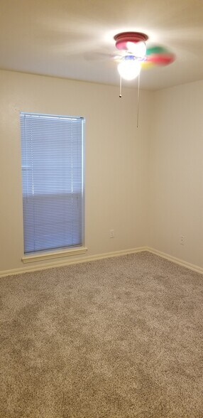 Building Photo - 1603 Williamsburg Dr