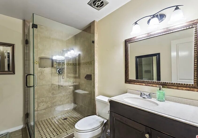 Building Photo - 1302 W 127th St