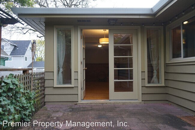 Building Photo - 4 br, 2 bath House - 811 T ST
