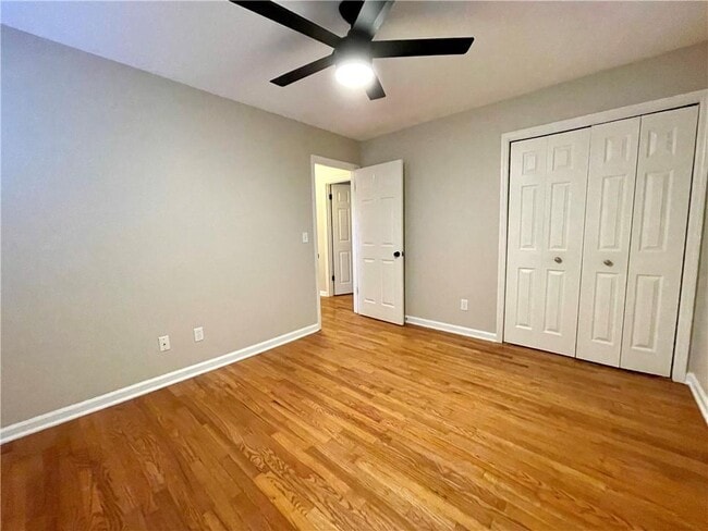 Building Photo - 245 Willow Springs Dr