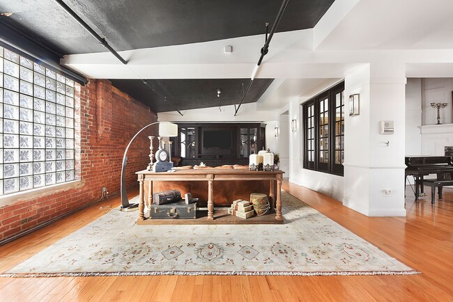 Building Photo - Spectacular, Furnished 3-Bedroom Loft