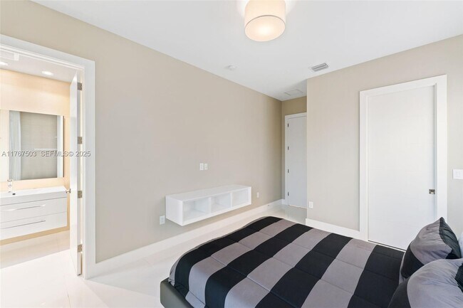 Building Photo - 10561 NW 67th Terrace