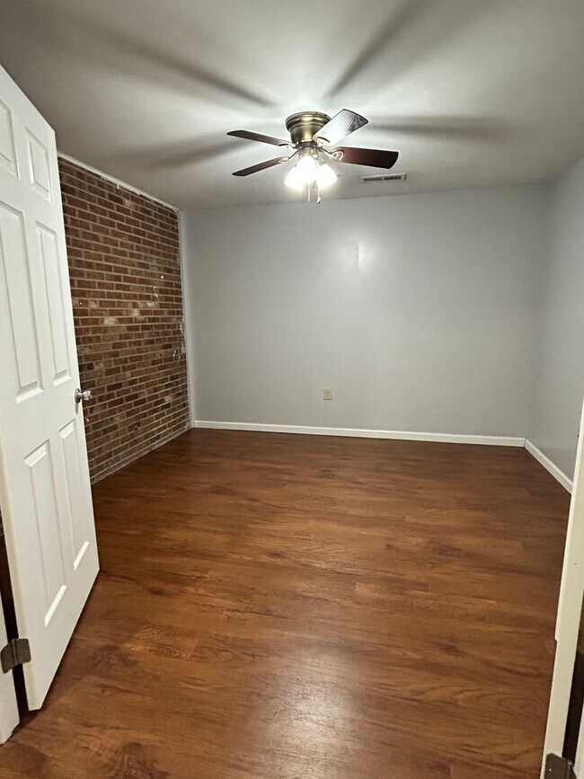 Building Photo - Jefferson Commons Apartments