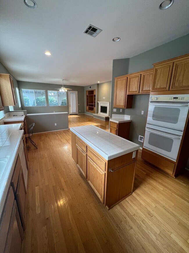 Building Photo - 4420 Putting Green Dr