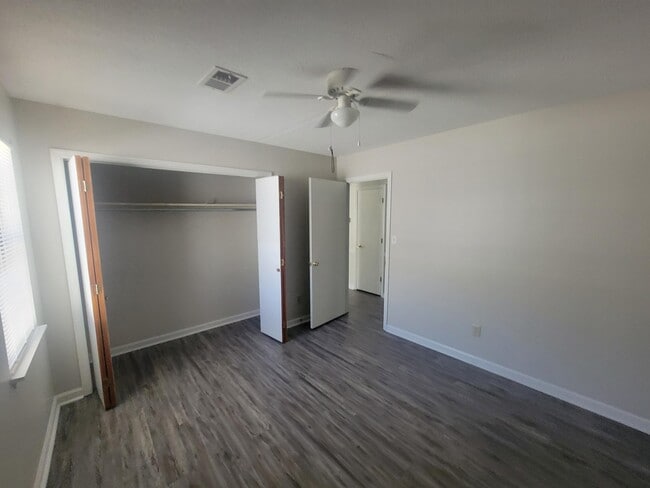 Building Photo - 3914 Almon Dr