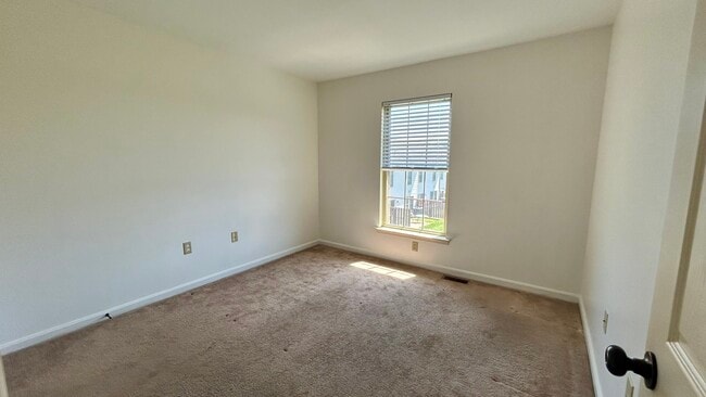 Building Photo - 424 Waverly Woods Dr