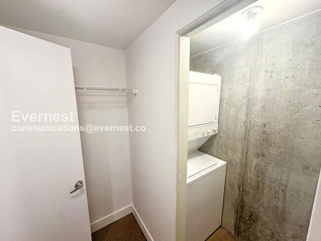 Building Photo - 2 Bed/2 Bath Condo with Underground Garage...