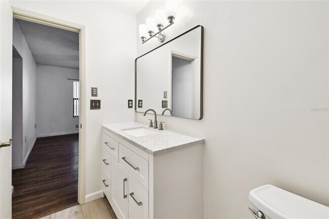 Building Photo - 1102 Shadowbrook Dr N