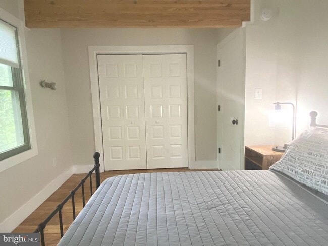 Building Photo - 3550 Bay View Dr