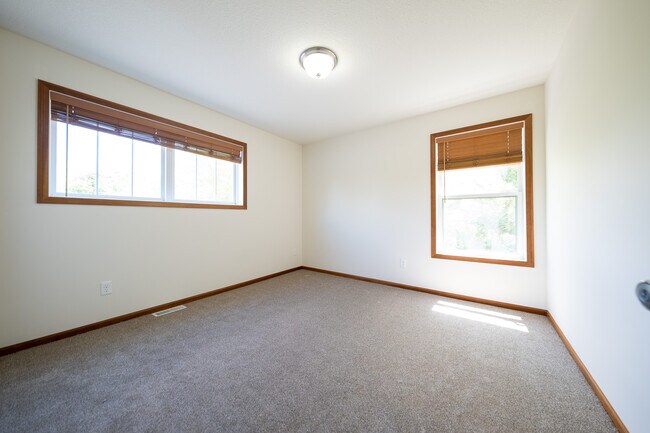 Building Photo - 1814 Spring Creek Dr