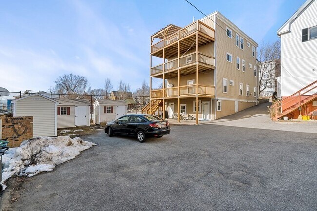 Building Photo - 210 Summer St
