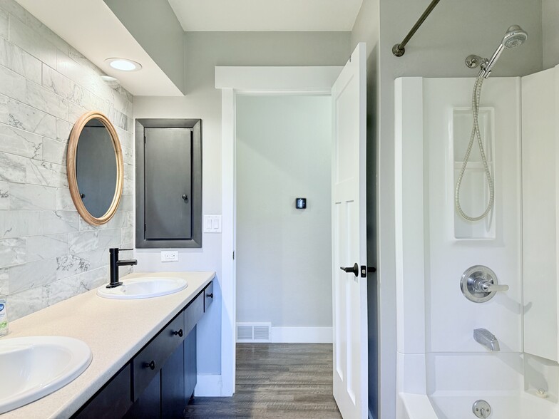 Bath #1 - 2105 Parrish St