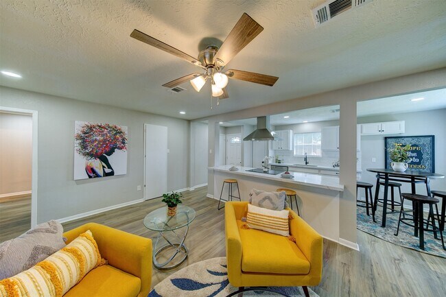 Building Photo - 8511 Honeysuckle