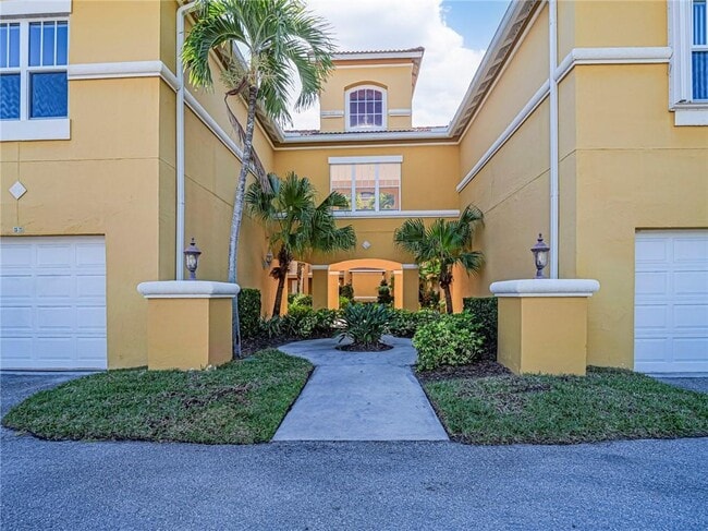 Building Photo - 5045 Fairways Cir