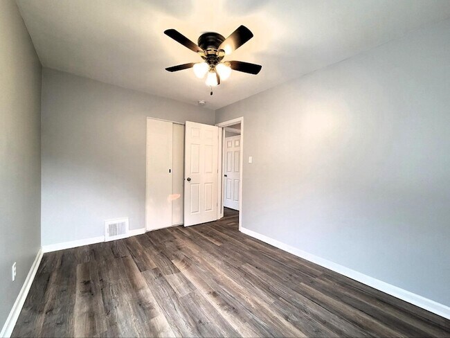 Building Photo - 2716 White Oak Ave
