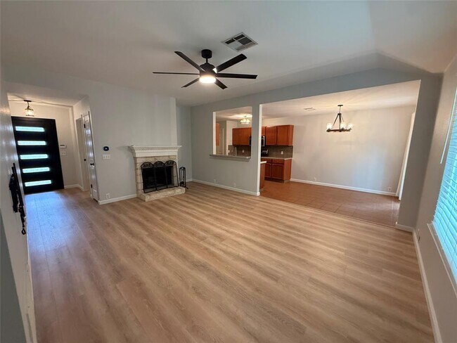 Building Photo - 2125 Kaiser Dr