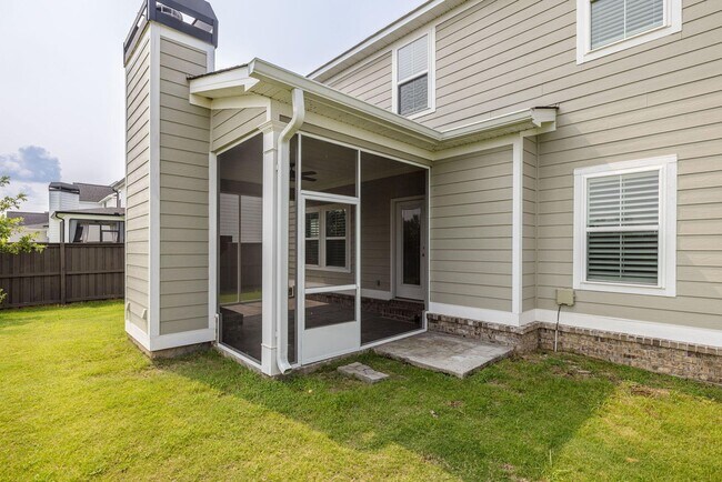 Building Photo - Like New Home in Evans