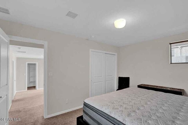 Building Photo - 4016 Camelot Heights Dr