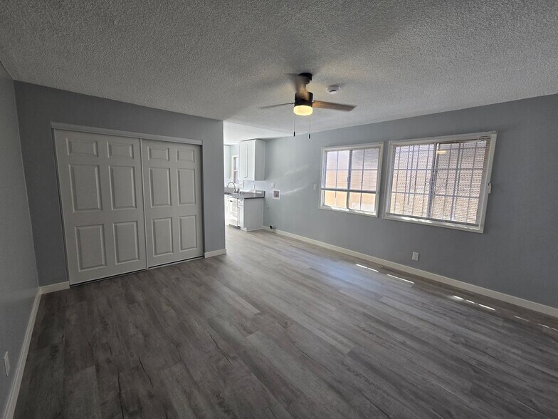 Building Photo - 317 Warren Ln