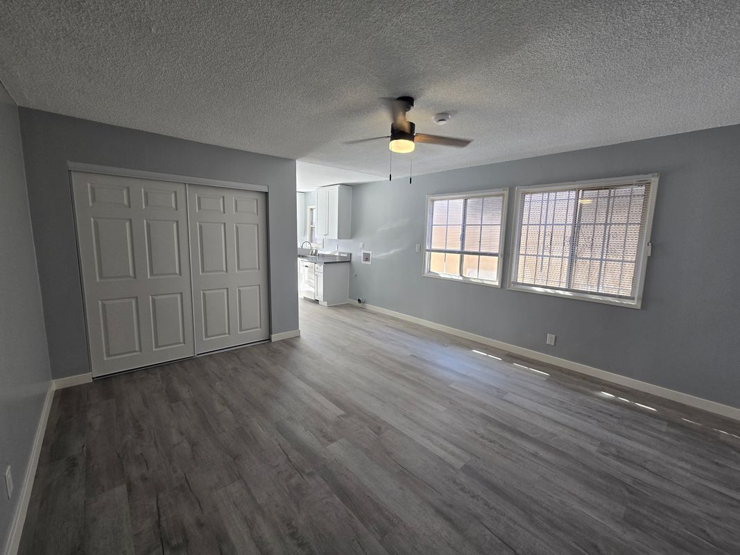 Building Photo - 317 Warren Ln