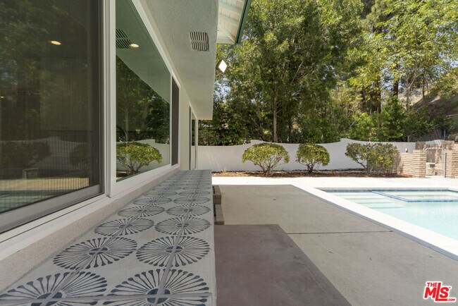 Building Photo - 3062 Arrowhead Dr