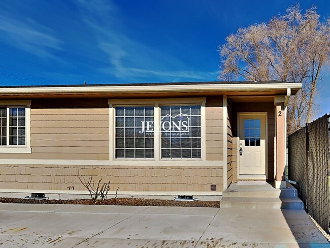 Building Photo - Spacious 3-Bedroom, 2-Bathroom Apartment in Central Yakima