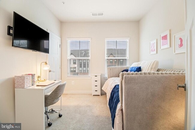 Building Photo - 646 Lakemont Dr