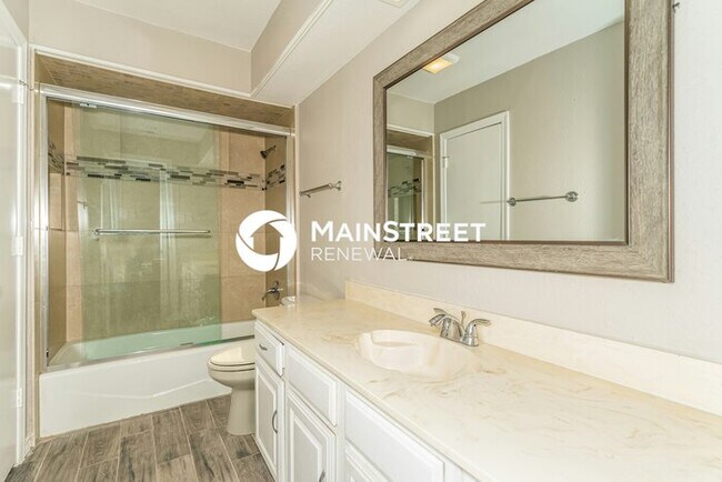Building Photo - 3 Bedroom Pet-Friendly Home in CARROLLTON, TX with Main Street Renewal