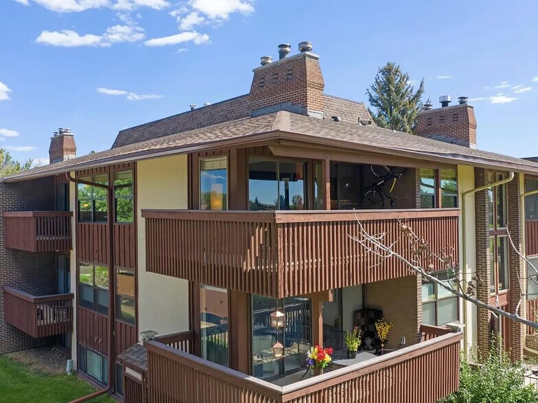 Building Photo - 500 Manhattan Dr