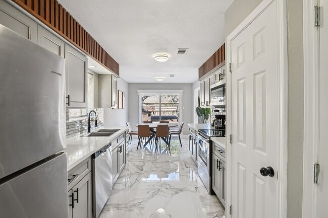 Building Photo - 15642 Pagehurst Dr