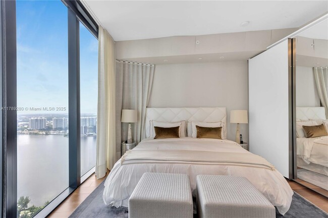 Building Photo - 18555 Collins Ave